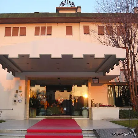Al Camin Hotel 4*